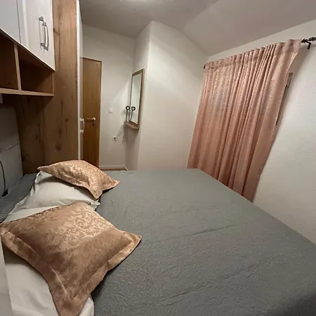 Lovre Topic Apartment *