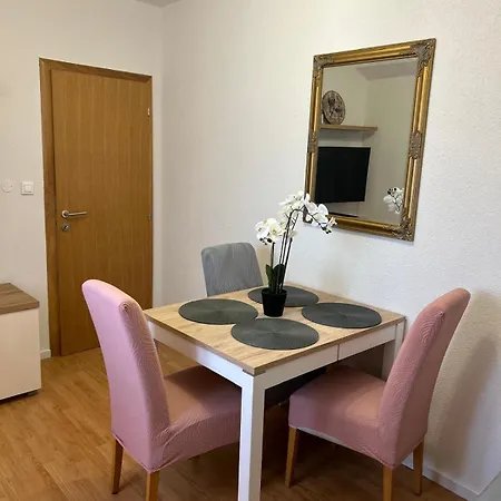 Apartment Lovre Topic