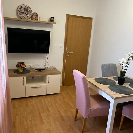 Lovre Topic Apartment *