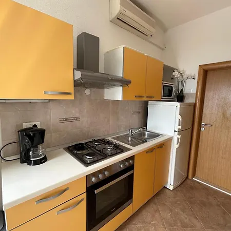 Apartment Lovre Topic